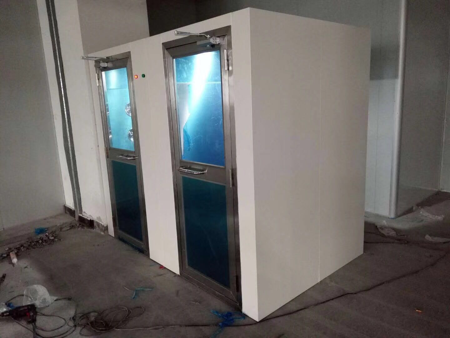 東莞安宇電器制品有限公司 風(fēng)淋室工地驗收